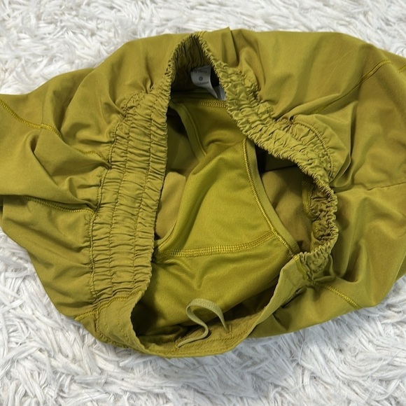 Lululemon Hotty Hot Short II *2.5" Golden Lime - Picture 3 of 6